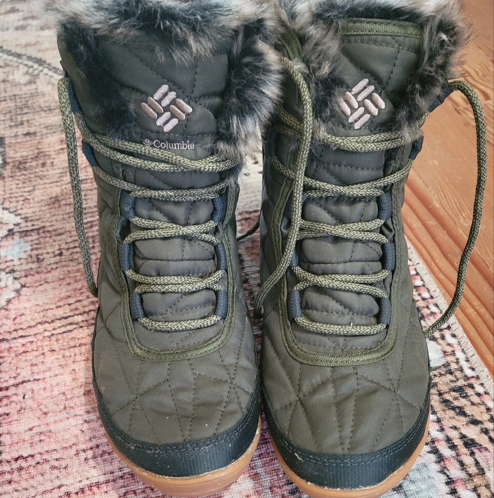 Lace Up Faux Fur Green Winter Boots - Picture 2 of 3